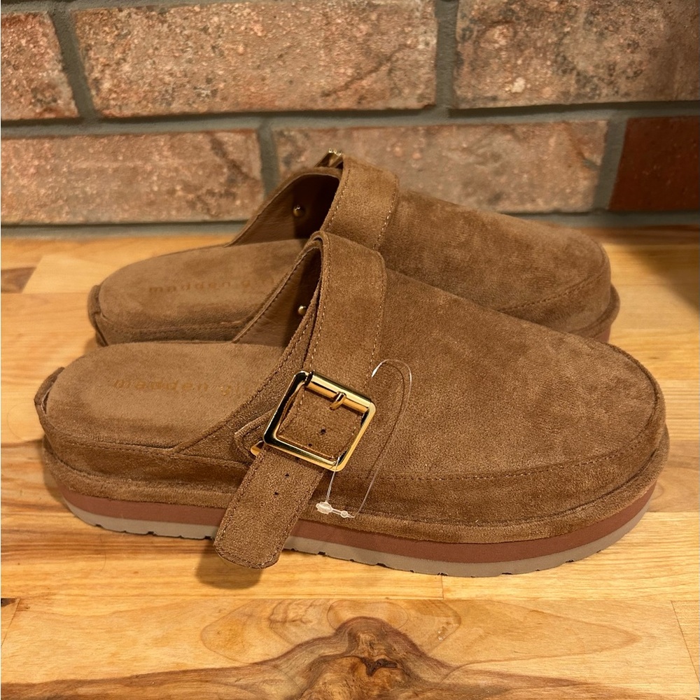 Madden girl graham clog NEVER WORN SIZE 6